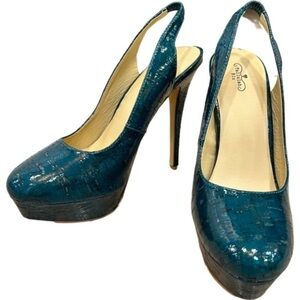 Tallulah Blu Sexy Teal Textured Round Toe Pumps